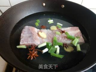 酱油蒸肉的做法步骤：2