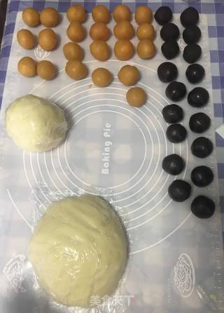 蛋黄酥的做法步骤：5