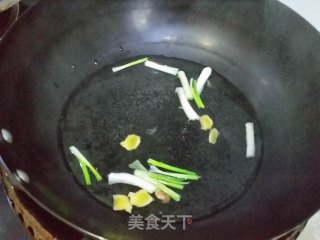 白灼河虾的做法步骤：2