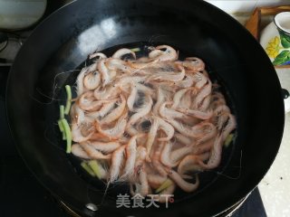 白灼河虾的做法步骤：3