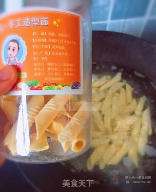懒人餐--西红柿炒意面的做法步骤：1