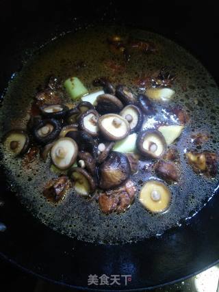 香菇鸡腿的做法步骤：8