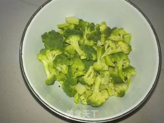蒜蓉西兰花的做法步骤：1