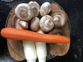 鱼香肉丝的做法步骤：1