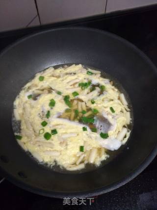 白玉菇蛋花汤的做法步骤：5