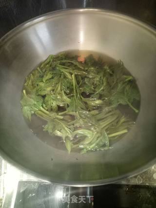 香椿炒鸡蛋的做法步骤：2