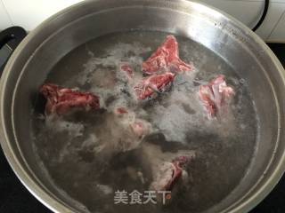 酱脊骨的做法步骤：1