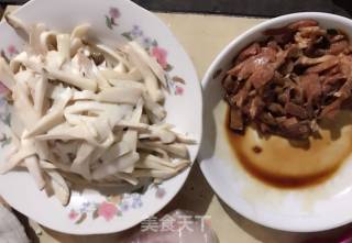 杏鲍菇炒肉丝的做法步骤：4