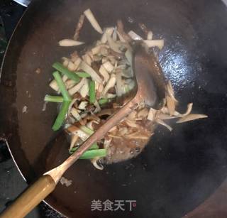 杏鲍菇炒肉丝的做法步骤：9
