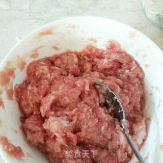 鸡蛋肉堡的做法步骤：1