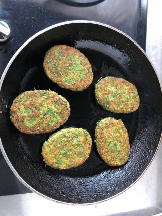 茴香玉米饼的做法步骤：7