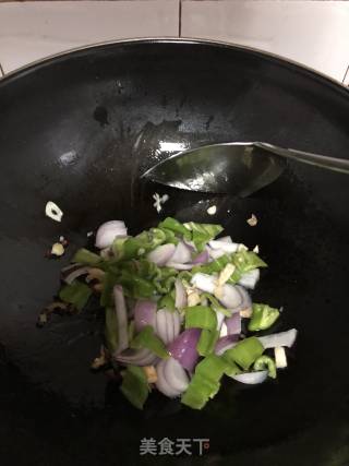 爆炒花甲的做法步骤：3