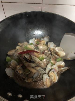 爆炒花甲的做法步骤：4
