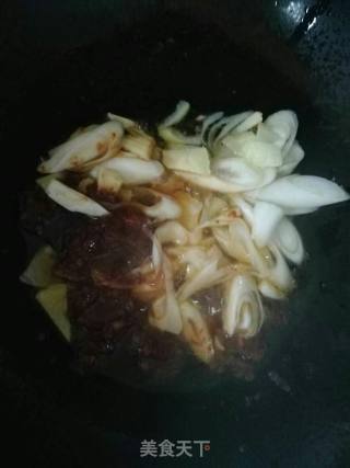 土豆烧排骨的做法步骤：1