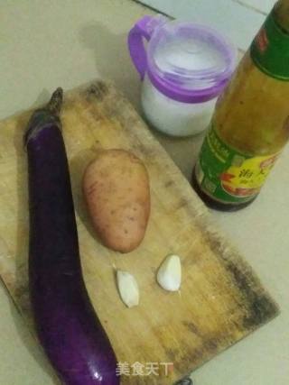 土豆烧茄子的做法步骤：1