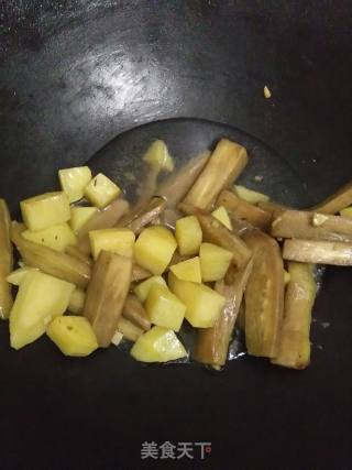 土豆烧茄子的做法步骤：9