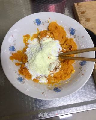 黑芝麻馅南瓜牛奶汤圆的做法步骤：3