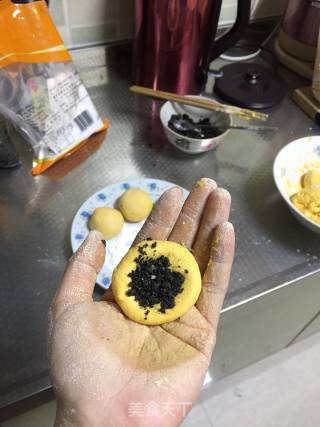 黑芝麻馅南瓜牛奶汤圆的做法步骤：4