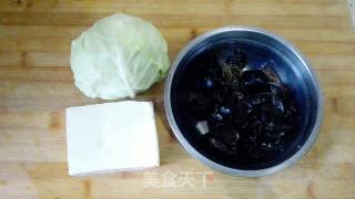 白菜木耳爆豆腐的做法步骤：1