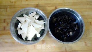 白菜木耳爆豆腐的做法步骤：2