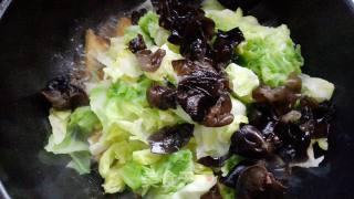 白菜木耳爆豆腐的做法步骤：10
