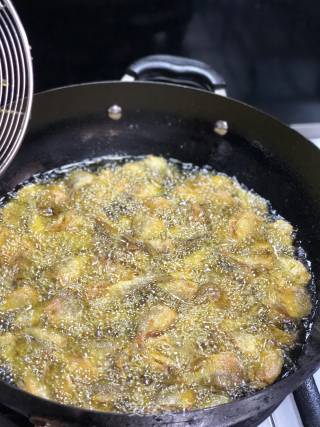 酥炸鳑鲏鱼的做法步骤：5