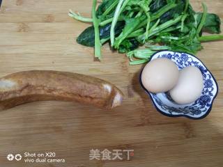 菠菜炒鸡蛋的做法步骤：1