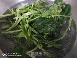 菠菜炒鸡蛋的做法步骤：2