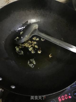 韭菜炒鸡蛋的做法步骤：2