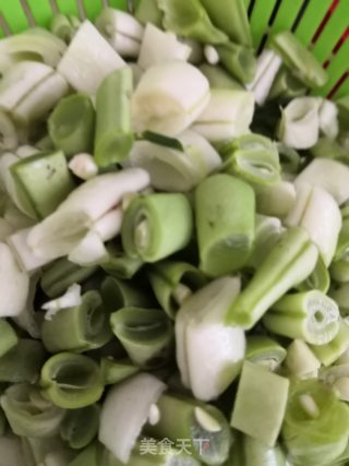 肉丁炒萝卜干豆角的做法步骤：2