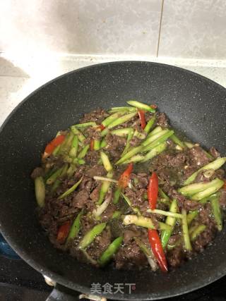 黑椒牛肉炒芦笋的做法步骤：5