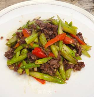 黑椒牛肉炒芦笋的做法步骤：6