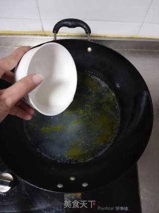 鸡蛋甩秀汤的做法步骤：3