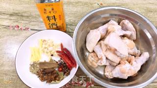 红烧鸡翅的做法步骤：1