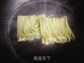 咖喱菠菜面的做法步骤：4