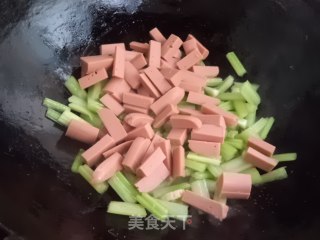火腿炒芹菜的做法步骤：8