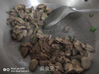 孜然烧烤料炒鸡心的做法步骤：3