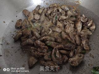 孜然烧烤料炒鸡心的做法步骤：4