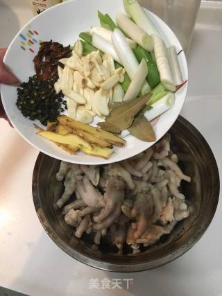 泡椒凤爪的做法步骤：8