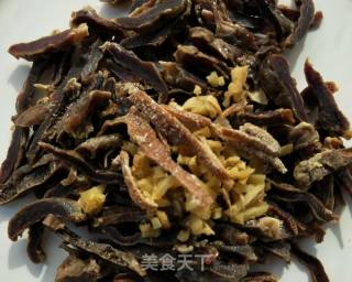 家乡美味～酸萝卜炒腊鸭心的做法步骤：4