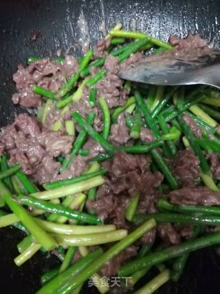 蒜苔炒牛肉的做法步骤：3