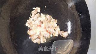 腊肉炒野泥蒿的做法步骤：2