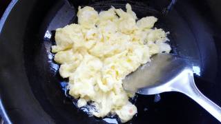鸡蛋木耳炒菠菜的做法步骤：5