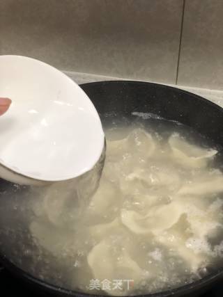 猪肉芹菜香葱水饺的做法步骤：16