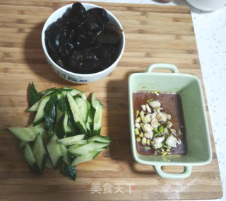 黄瓜木耳便当的做法步骤：2