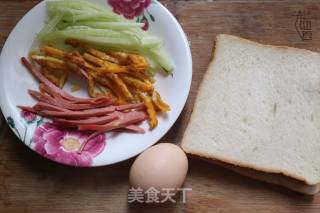 鸡蛋土司卷的做法步骤：1