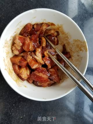 土豆胡萝卜块烧肉的做法步骤：1