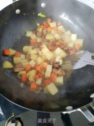 土豆胡萝卜块烧肉的做法步骤：8