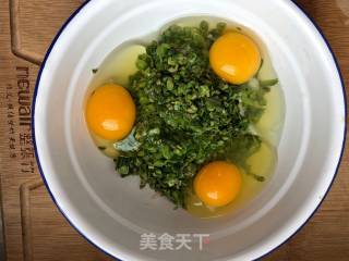 香椿鸡蛋饼的做法步骤：2