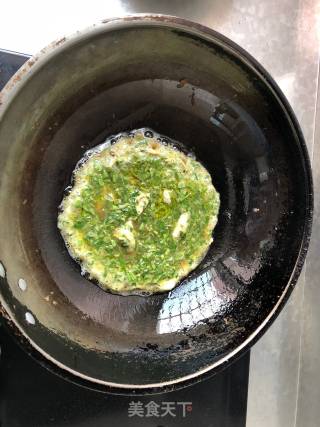 香椿鸡蛋饼的做法步骤：3